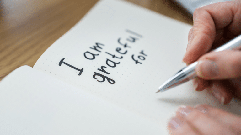 Journal de gratitude contre la dépendance affective